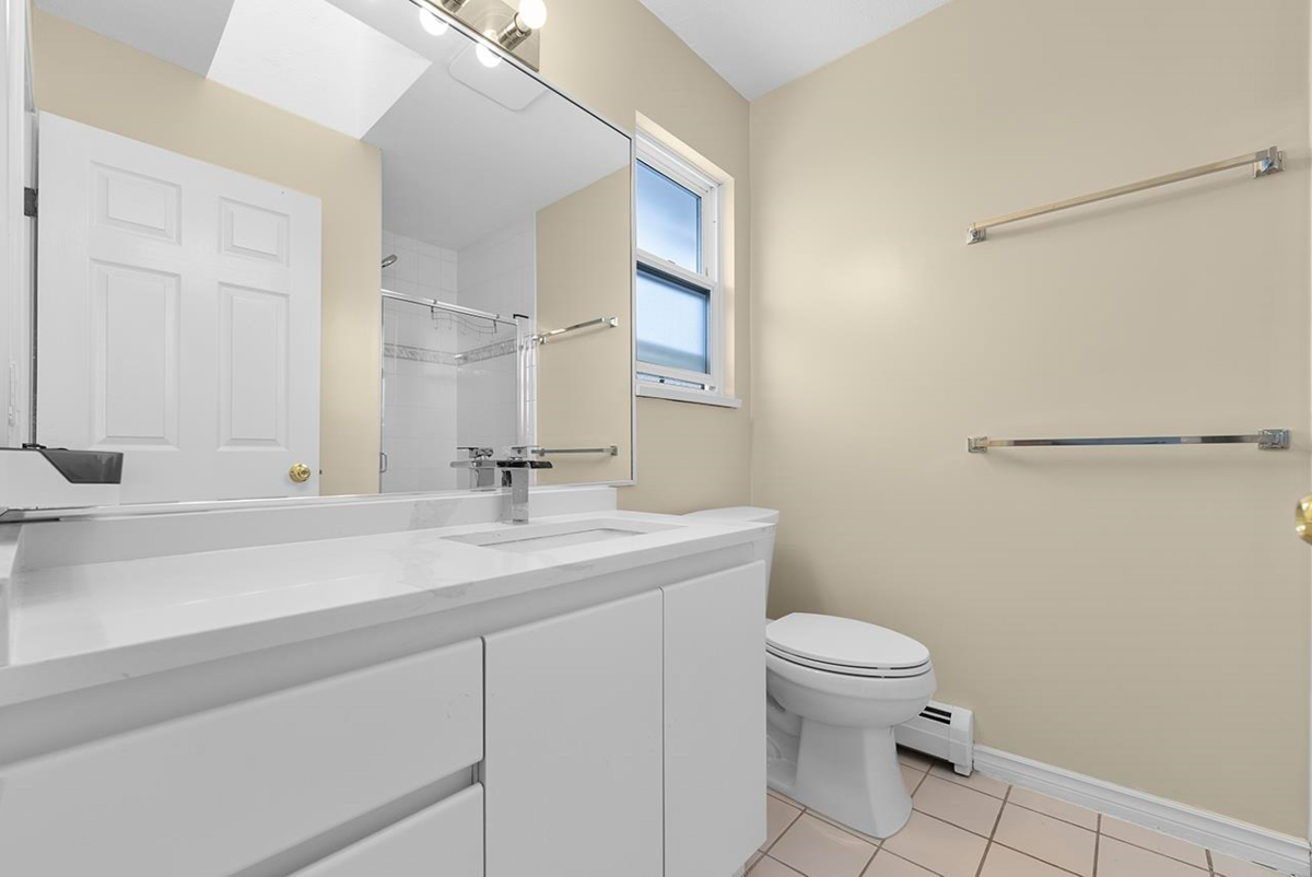 Guest Bathroom Photo of 23 10080 Kilby Drive, Richmond, BC