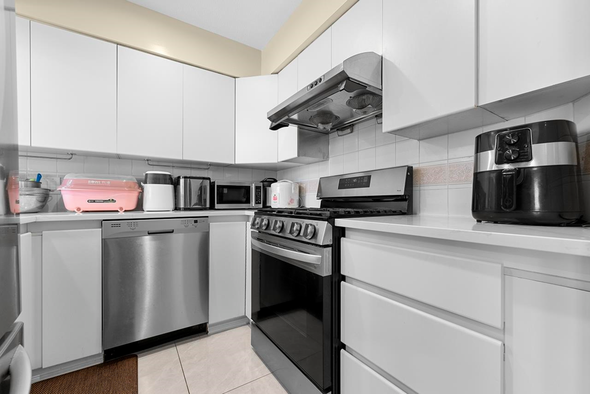 Kitchen Island Photo of 23 10080 Kilby Drive, Richmond, BC