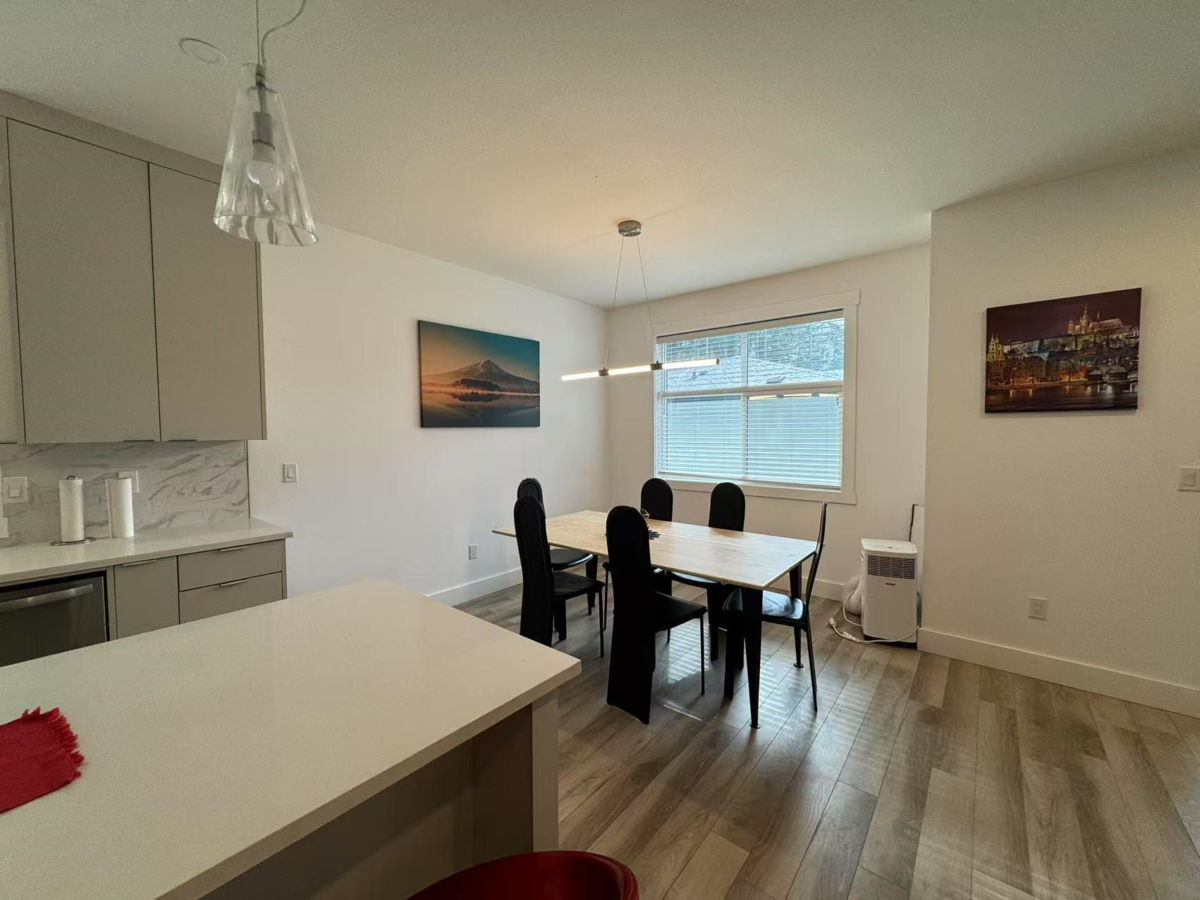 Breakfast Nook Photo of 20147 Beacon Road, Hope, BC