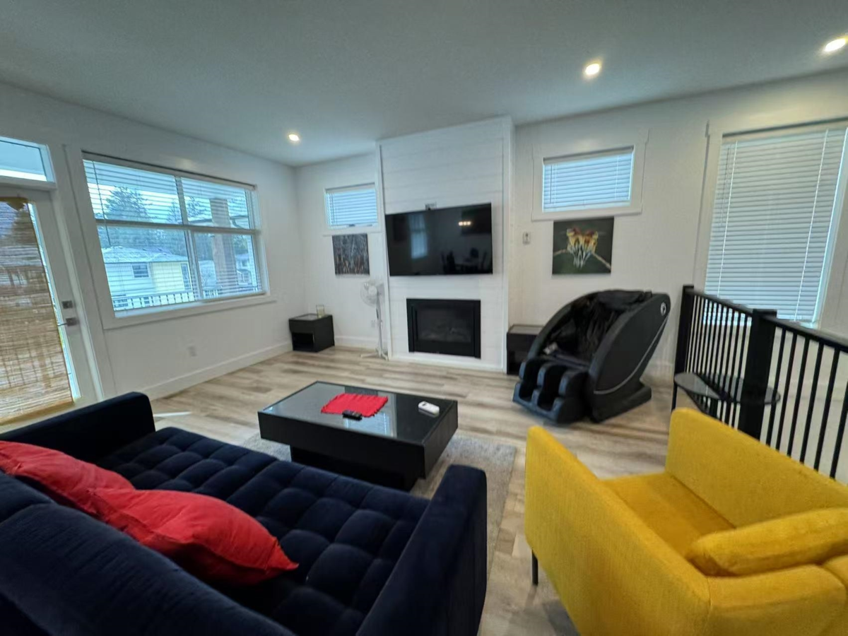 Kitchen Island Photo of 20147 Beacon Road, Hope, BC