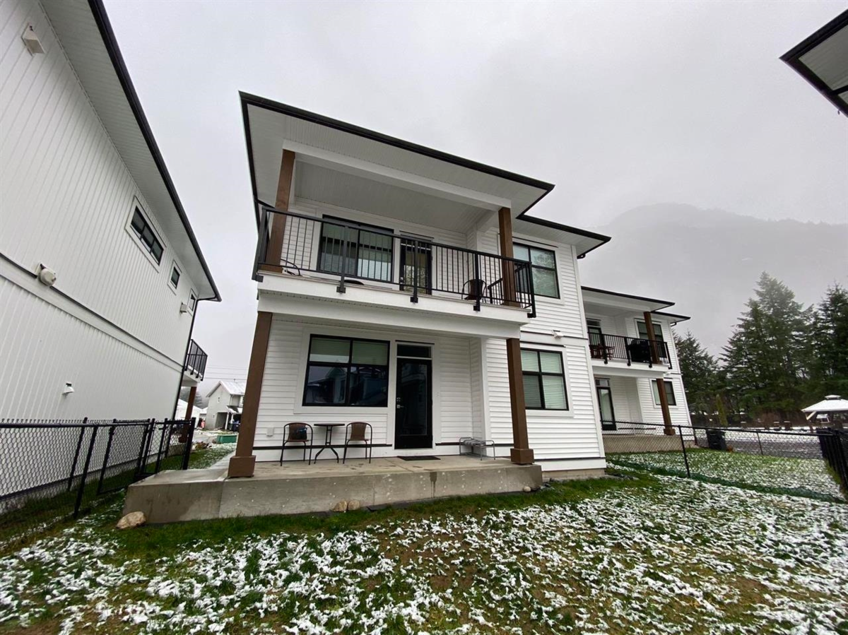 Living Room Photo of 20147 Beacon Road, Hope, BC