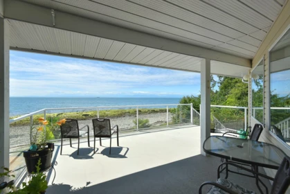2757 Lower Road, Roberts Creek, BC, Roberts Creek — Single Family Residence for sale