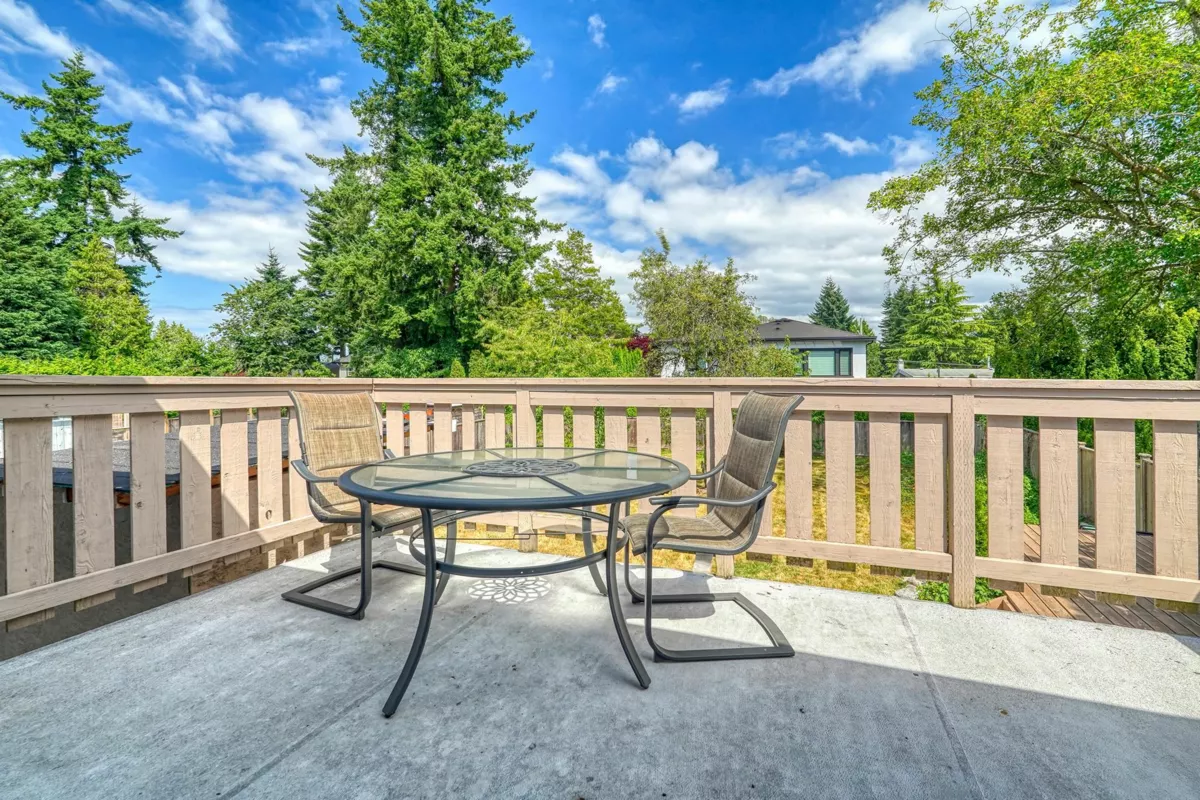 Breakfast Nook Photo of 1728 156 Street, Surrey, BC