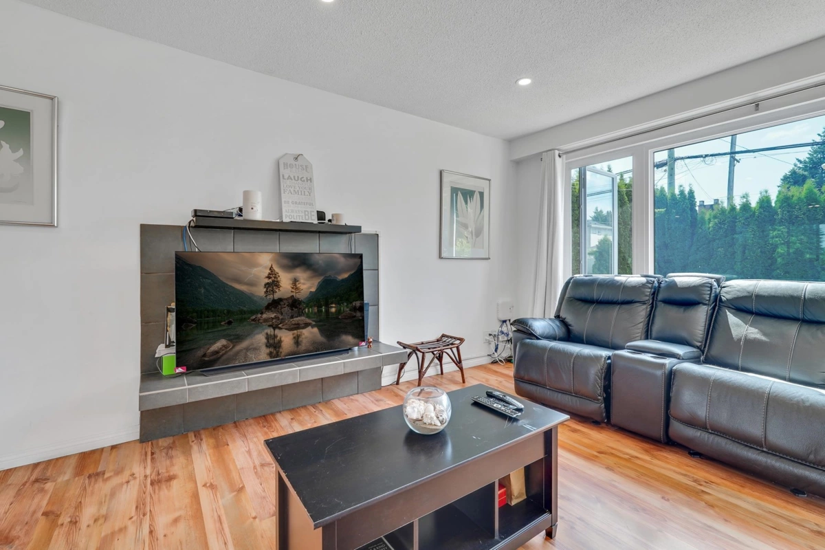 Family Room Photo of 1728 156 Street, Surrey, BC