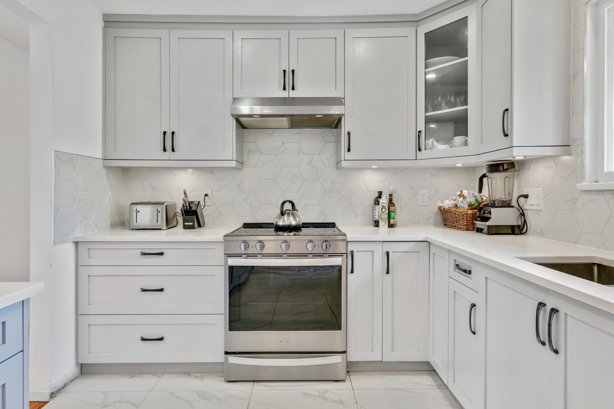 Walk-In Closet Photo of 1728 156 Street, Surrey, BC