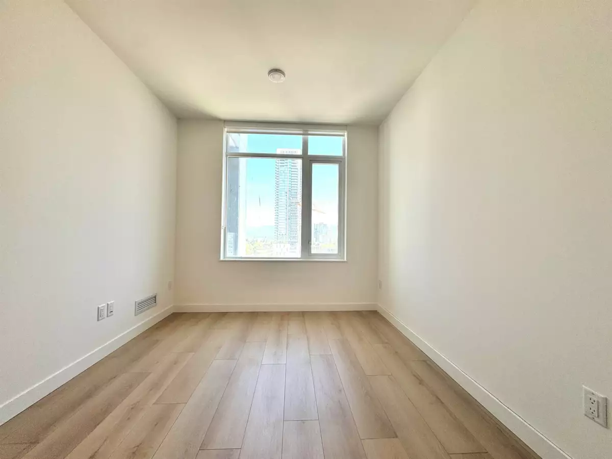 Kitchen Island Photo of 1007 6468 Willingdon Avenue, Burnaby, BC