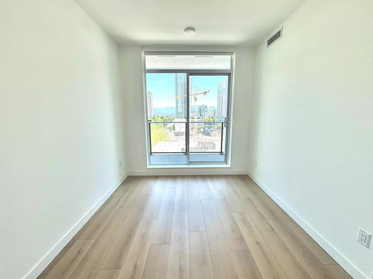 Kitchen Photo of 1007 6468 Willingdon Avenue, Burnaby, BC