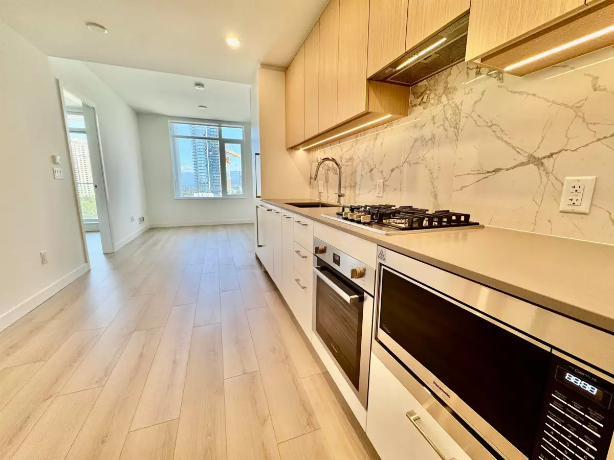 Living Room Photo of 1007 6468 Willingdon Avenue, Burnaby, BC