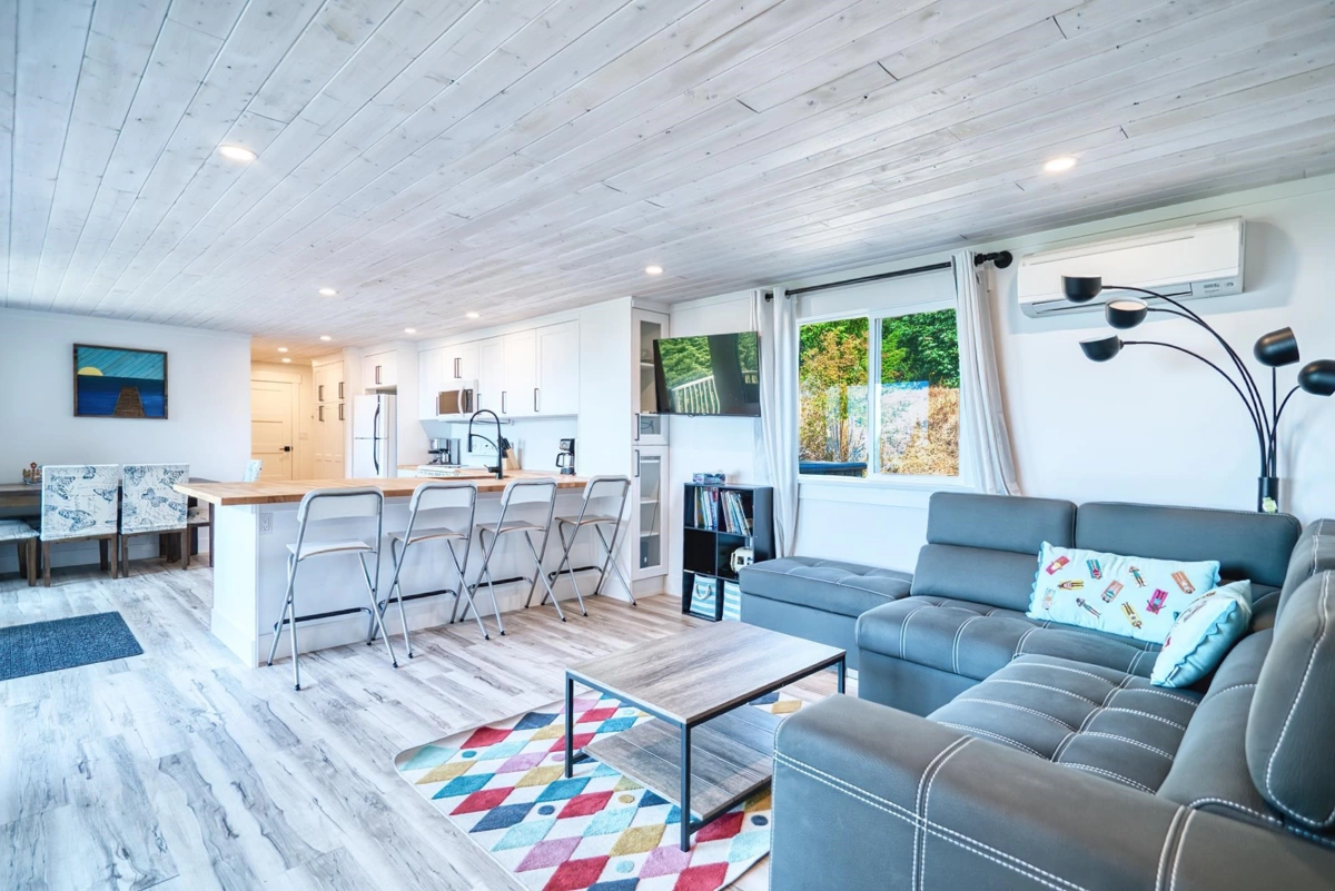 Bedroom 2 Photo of 7949 Redrooffs Road, Halfmoon Bay, BC