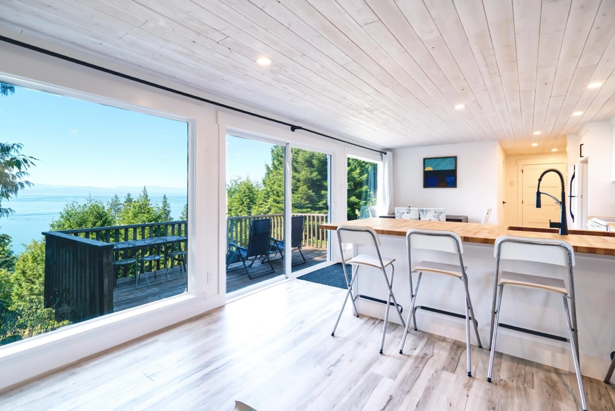 Breakfast Nook Photo of 7949 Redrooffs Road, Halfmoon Bay, BC