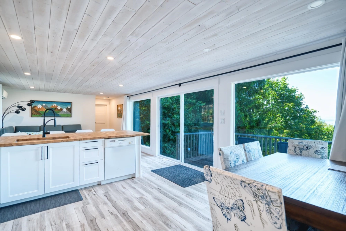 Dining Area Photo of 7949 Redrooffs Road, Halfmoon Bay, BC