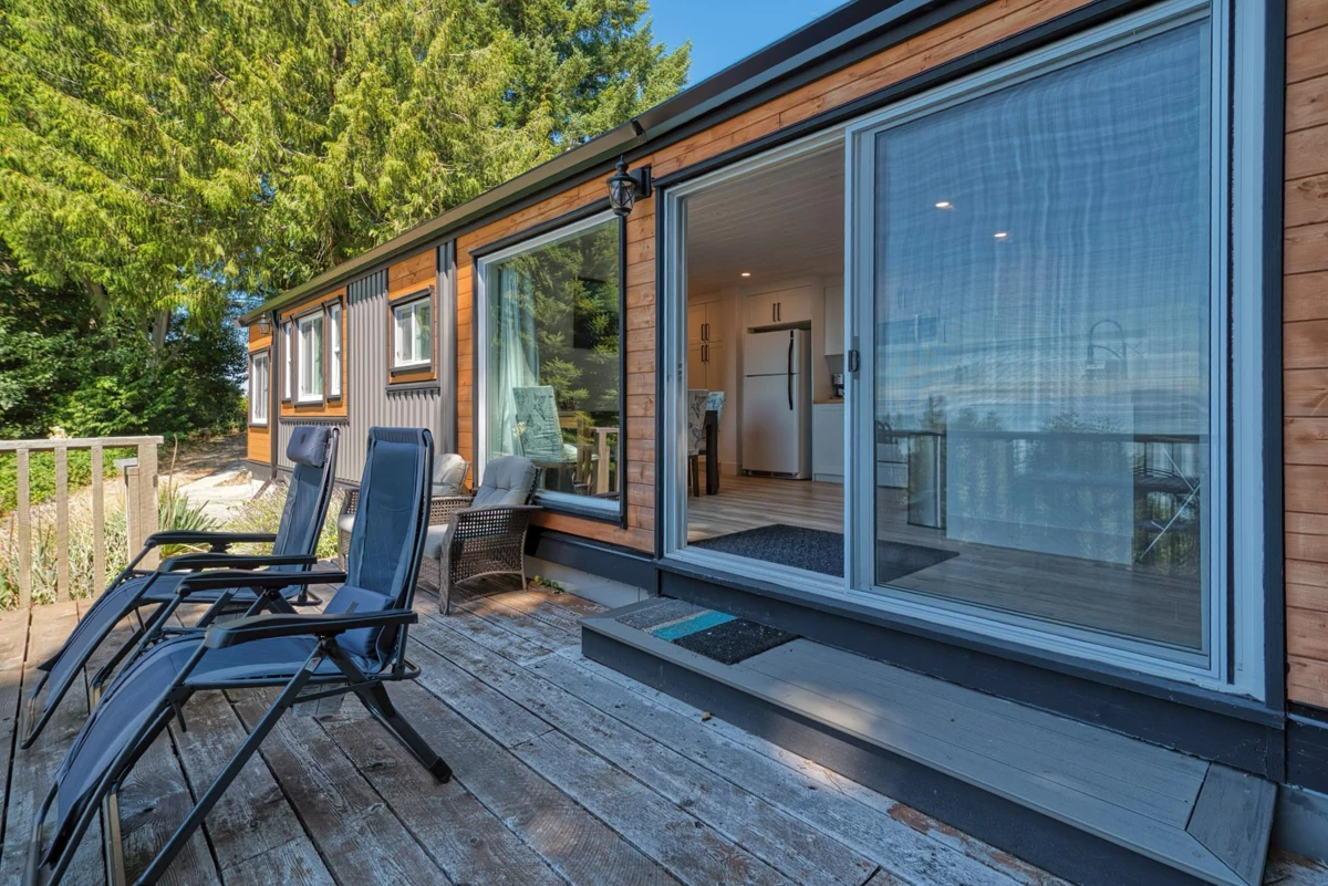 Family Room Photo of 7949 Redrooffs Road, Halfmoon Bay, BC