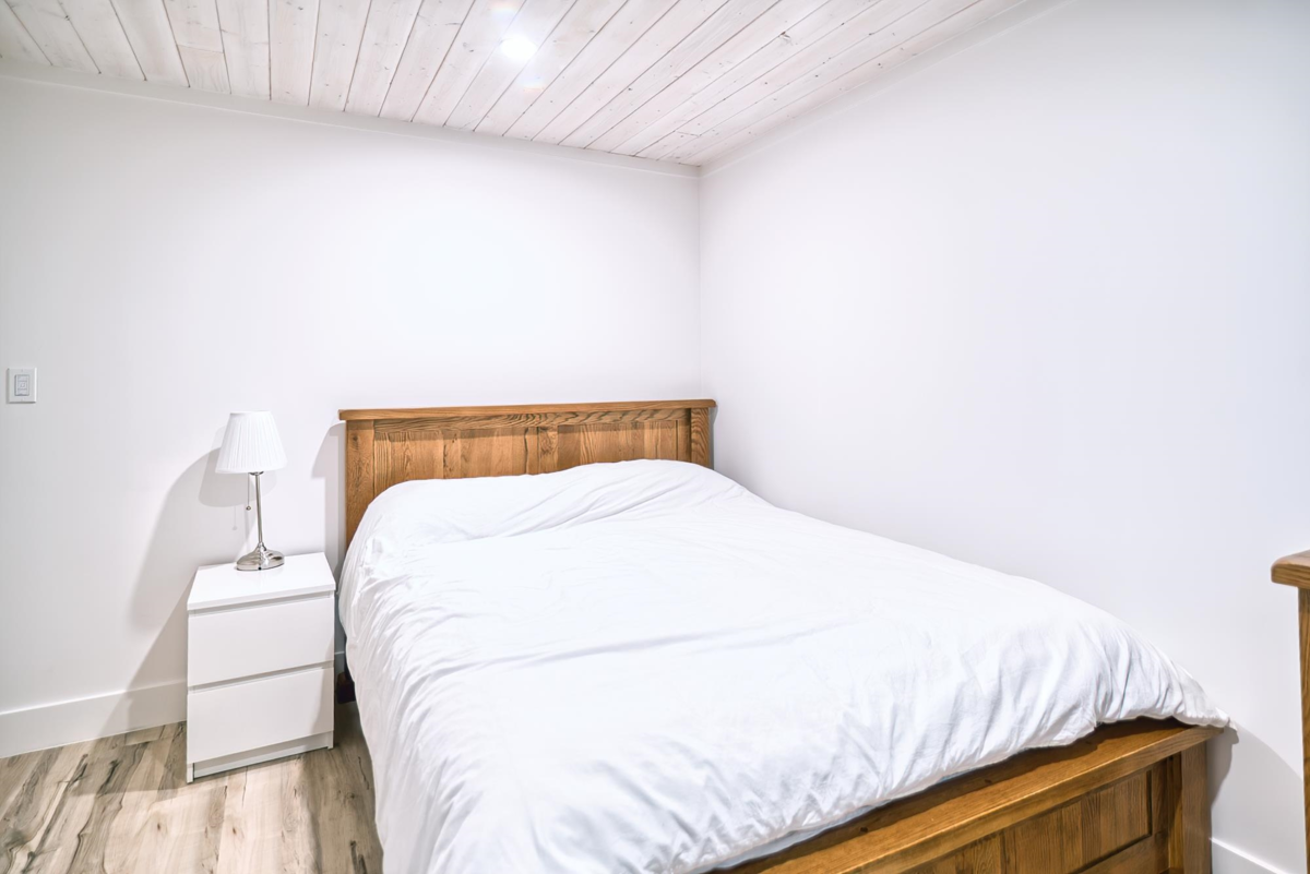 Hallway Photo of 7949 Redrooffs Road, Halfmoon Bay, BC