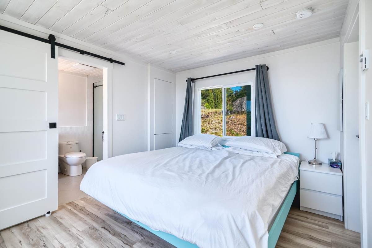 Laundry Room Photo of 7949 Redrooffs Road, Halfmoon Bay, BC