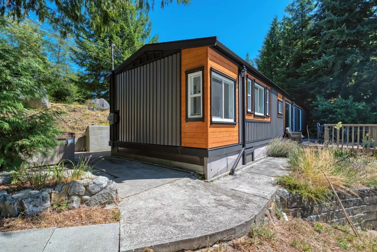 Living Room Photo of 7949 Redrooffs Road, Halfmoon Bay, BC