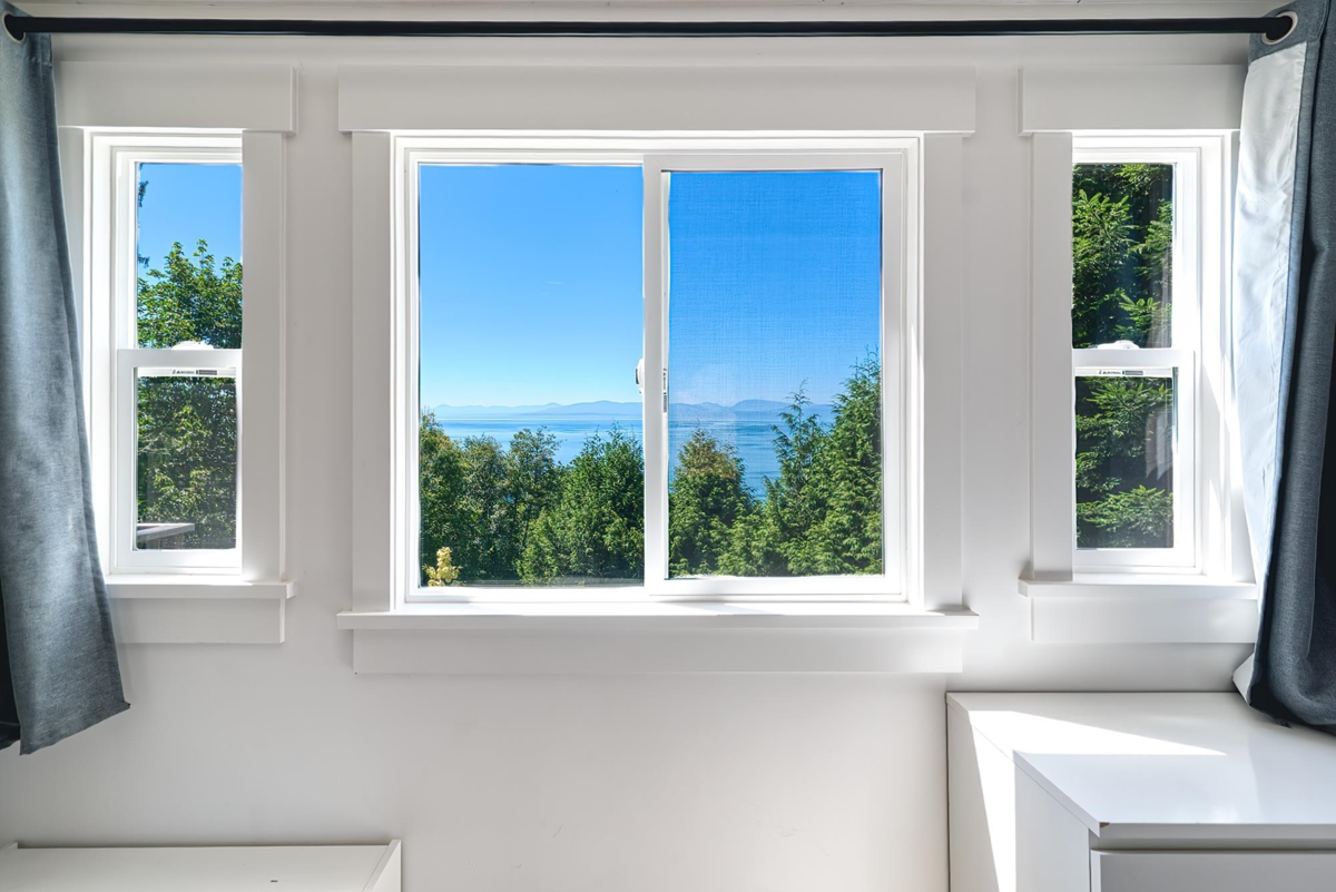 Office / Den Photo of 7949 Redrooffs Road, Halfmoon Bay, BC