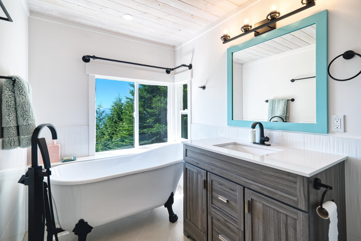 Powder Room Photo of 7949 Redrooffs Road, Halfmoon Bay, BC