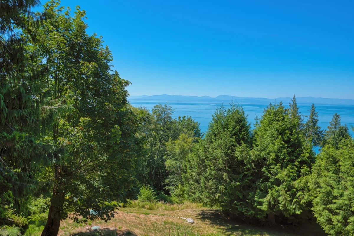 Swimming Pool Photo of 7949 Redrooffs Road, Halfmoon Bay, BC