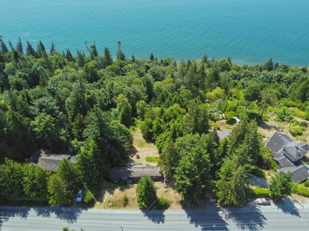 Walk-In Closet Photo of 7949 Redrooffs Road, Halfmoon Bay, BC