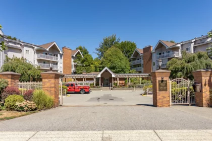 403 2973 Burlington Drive, Coquitlam, BC, Coquitlam — Apartment/Condo for sale