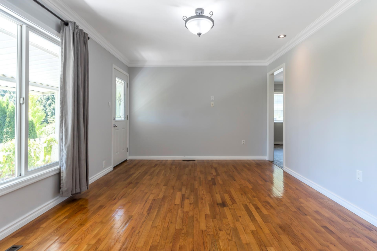 Breakfast Nook Photo of 32810 2nd Avenue, Mission, BC