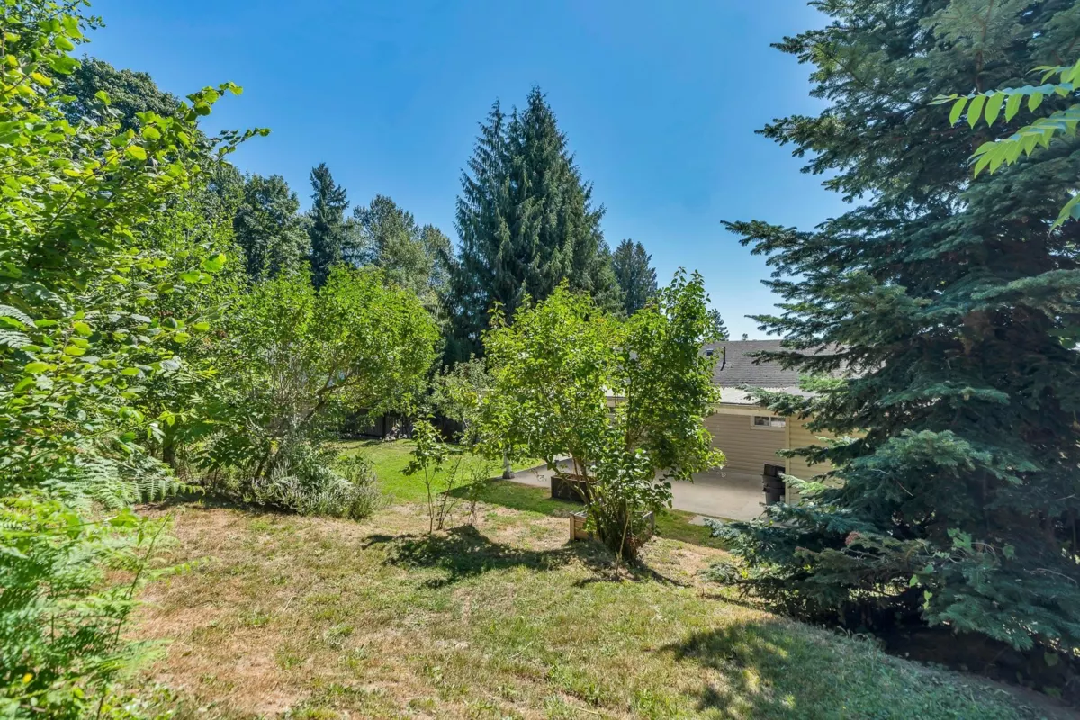 Garden / Landscaping Photo of 32810 2nd Avenue, Mission, BC