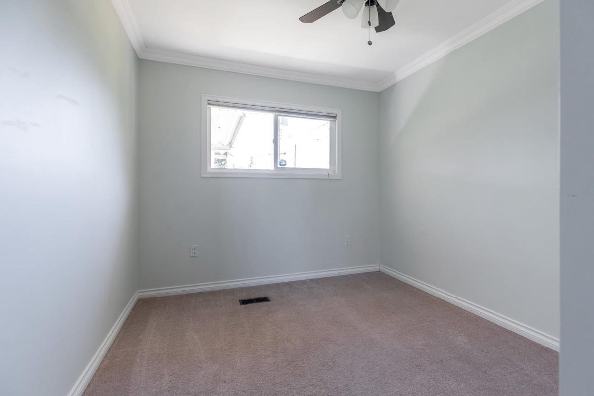 Guest Bathroom Photo of 32810 2nd Avenue, Mission, BC