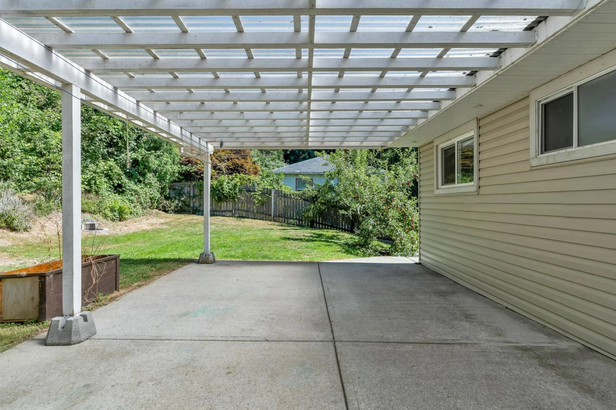 Hallway Photo of 32810 2nd Avenue, Mission, BC