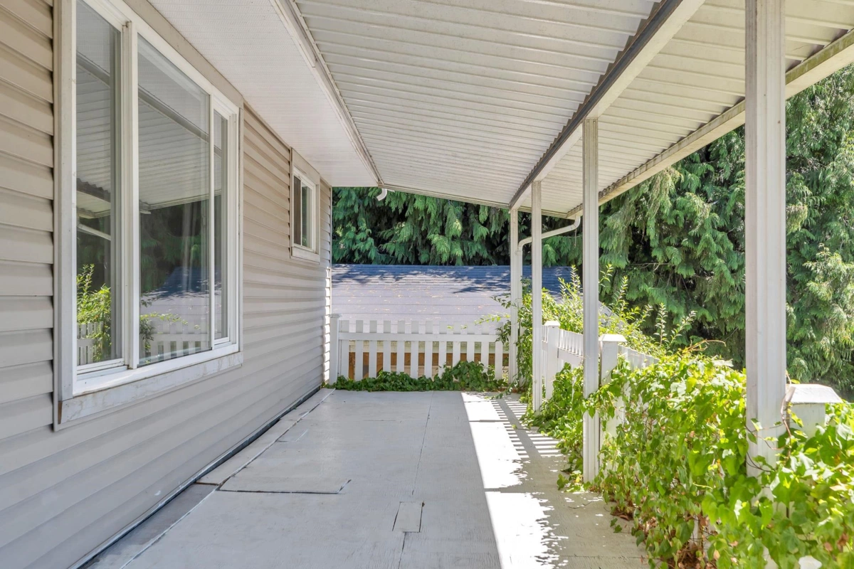 Kitchen Photo of 32810 2nd Avenue, Mission, BC