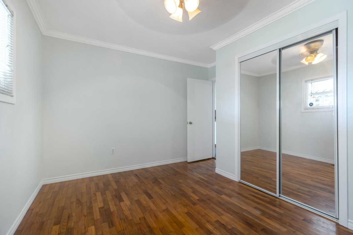 Laundry Room Photo of 32810 2nd Avenue, Mission, BC