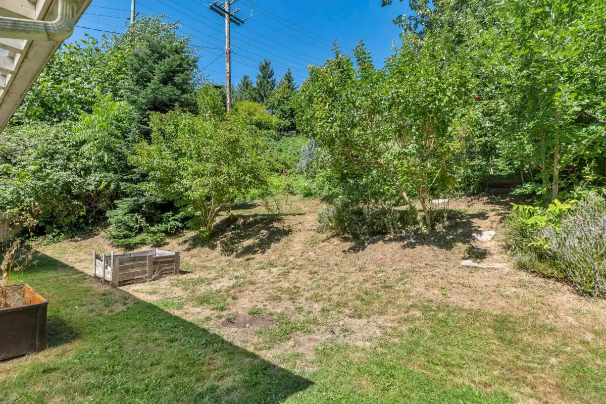 Outdoor Patio Photo of 32810 2nd Avenue, Mission, BC