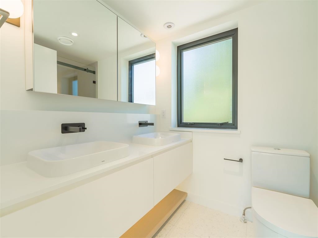 Entry Foyer Photo of 51 550 W 28th Avenue, Vancouver, BC