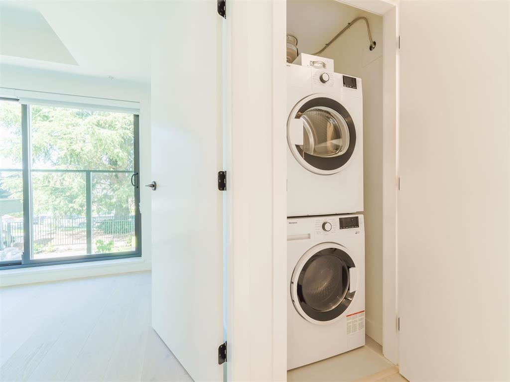 Front Yard Photo of 51 550 W 28th Avenue, Vancouver, BC