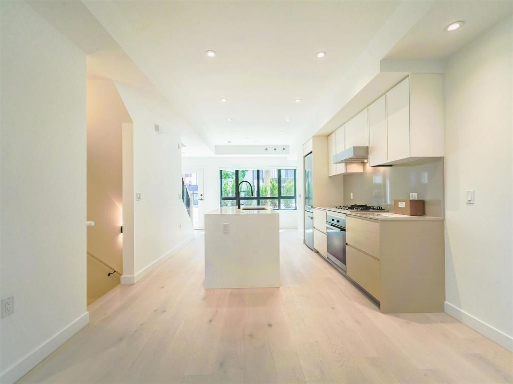 Kitchen Island Photo of 51 550 W 28th Avenue, Vancouver, BC