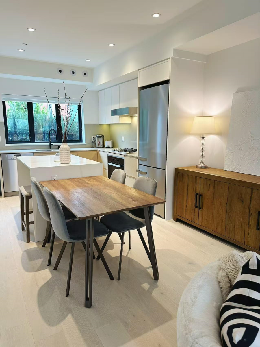 Living Room Photo of 51 550 W 28th Avenue, Vancouver, BC