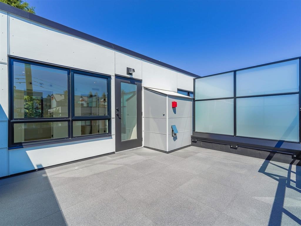 Swimming Pool Photo of 51 550 W 28th Avenue, Vancouver, BC