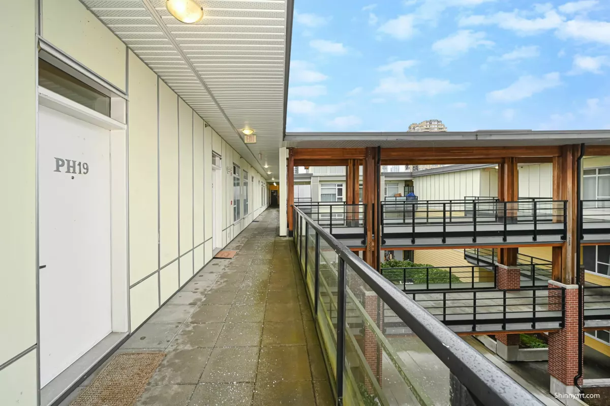 Entry Foyer Photo of PH19 5288 Grimmer Street, Burnaby, BC