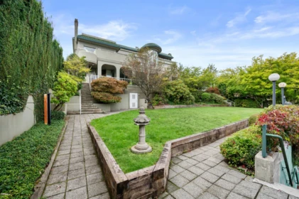 Backyard Photo of 828 Beachview Drive, North Vancouver, BC