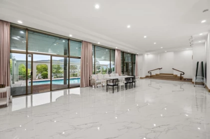 Entry Foyer Photo of 828 Beachview Drive, North Vancouver, BC