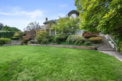 Front Yard Photo of 828 Beachview Drive, North Vancouver, BC