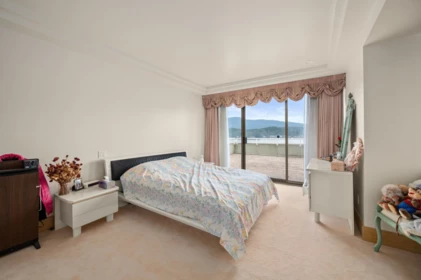 Powder Room Photo of 828 Beachview Drive, North Vancouver, BC