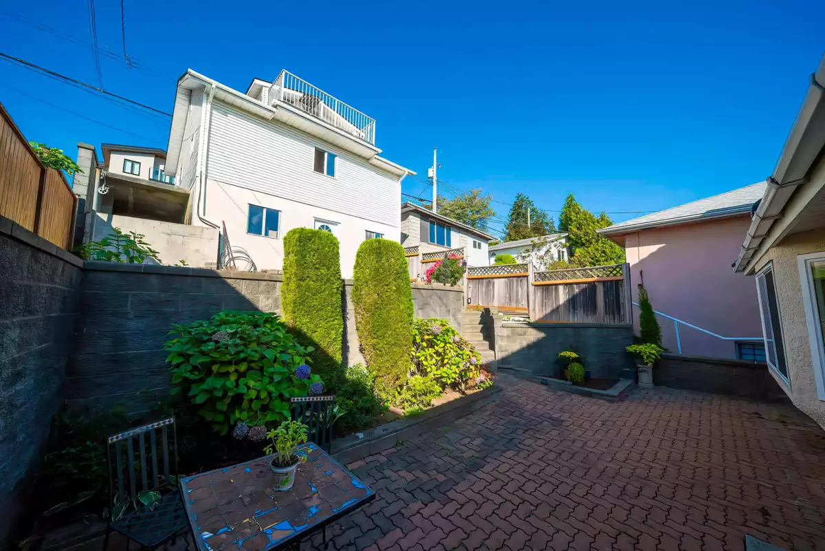 Aerial View of 125 N Warwick Avenue, Burnaby, BC