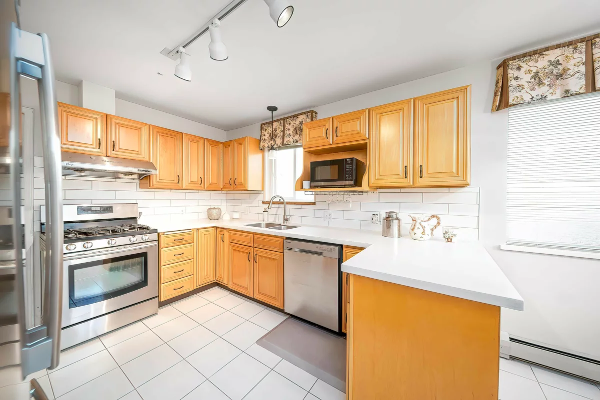 Bedroom 3 Photo of 125 N Warwick Avenue, Burnaby, BC