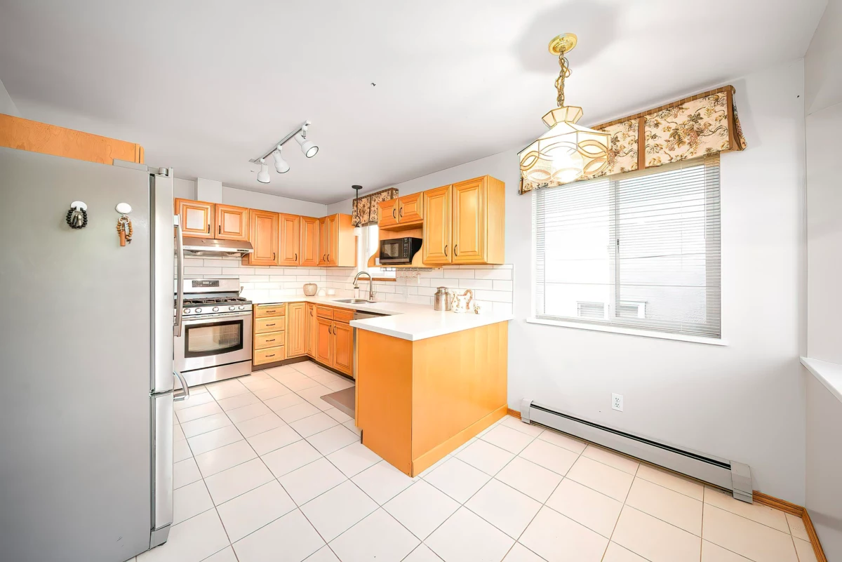 Bedroom 4 Photo of 125 N Warwick Avenue, Burnaby, BC