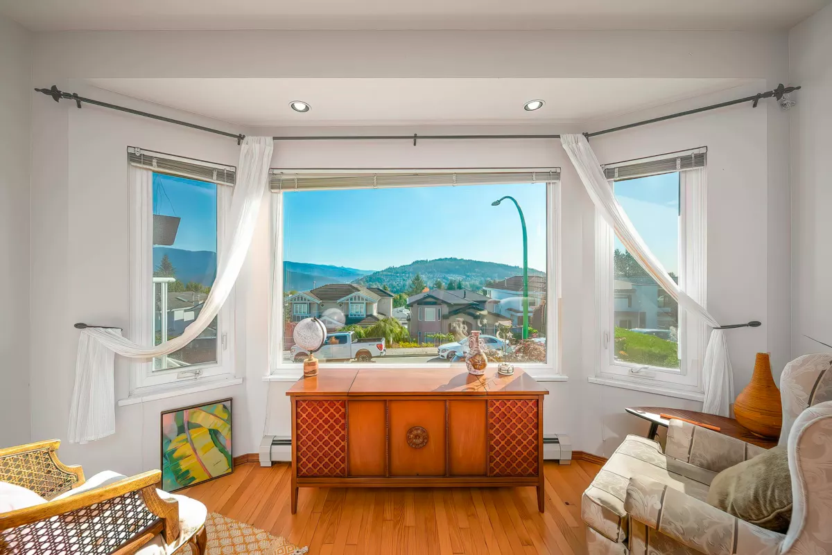 Dining Area Photo of 125 N Warwick Avenue, Burnaby, BC