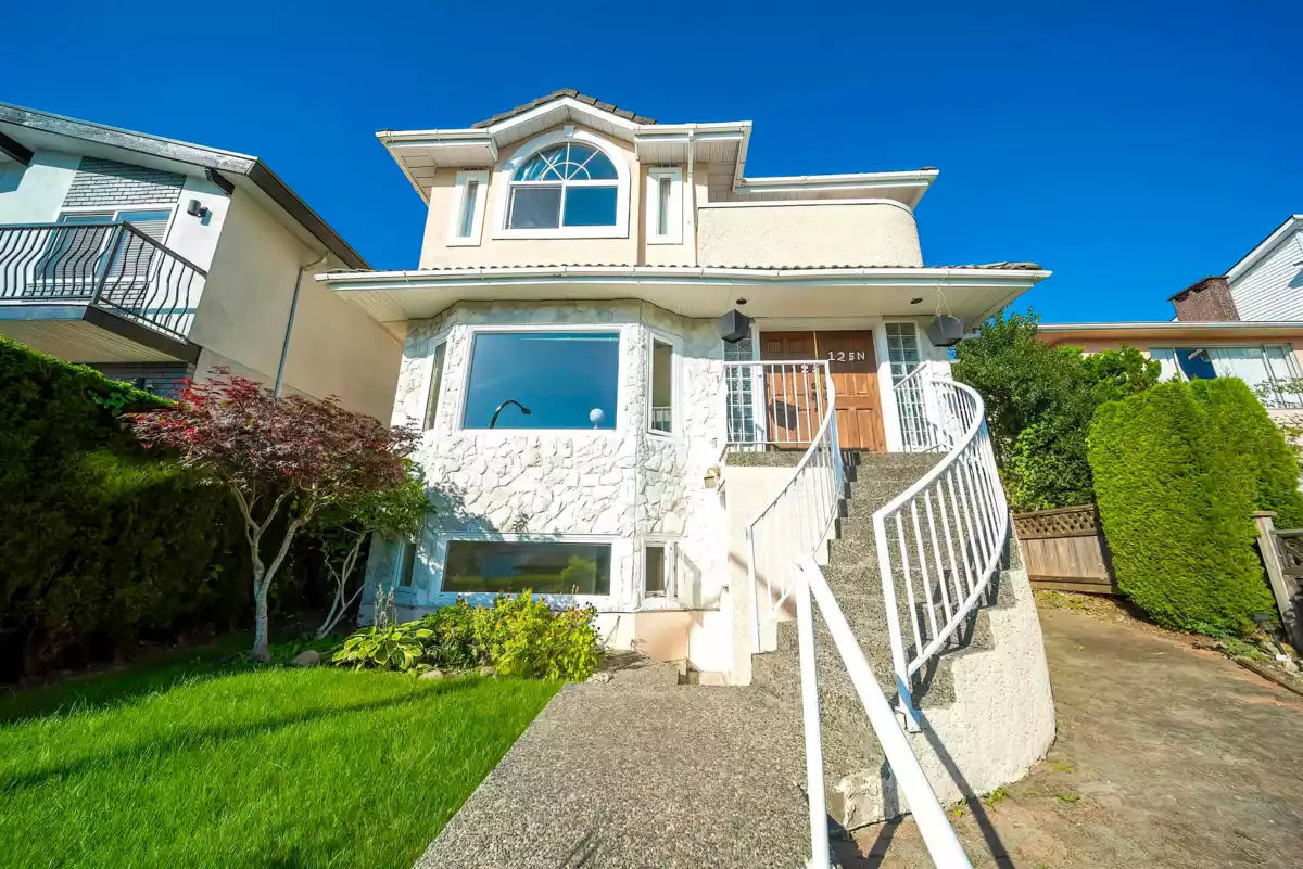 Exterior Rear Photo of 125 N Warwick Avenue, Burnaby, BC