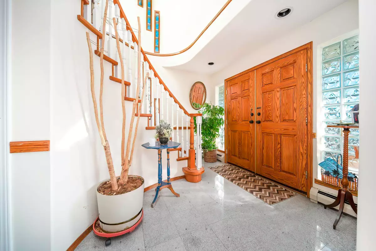 Family Room Photo of 125 N Warwick Avenue, Burnaby, BC