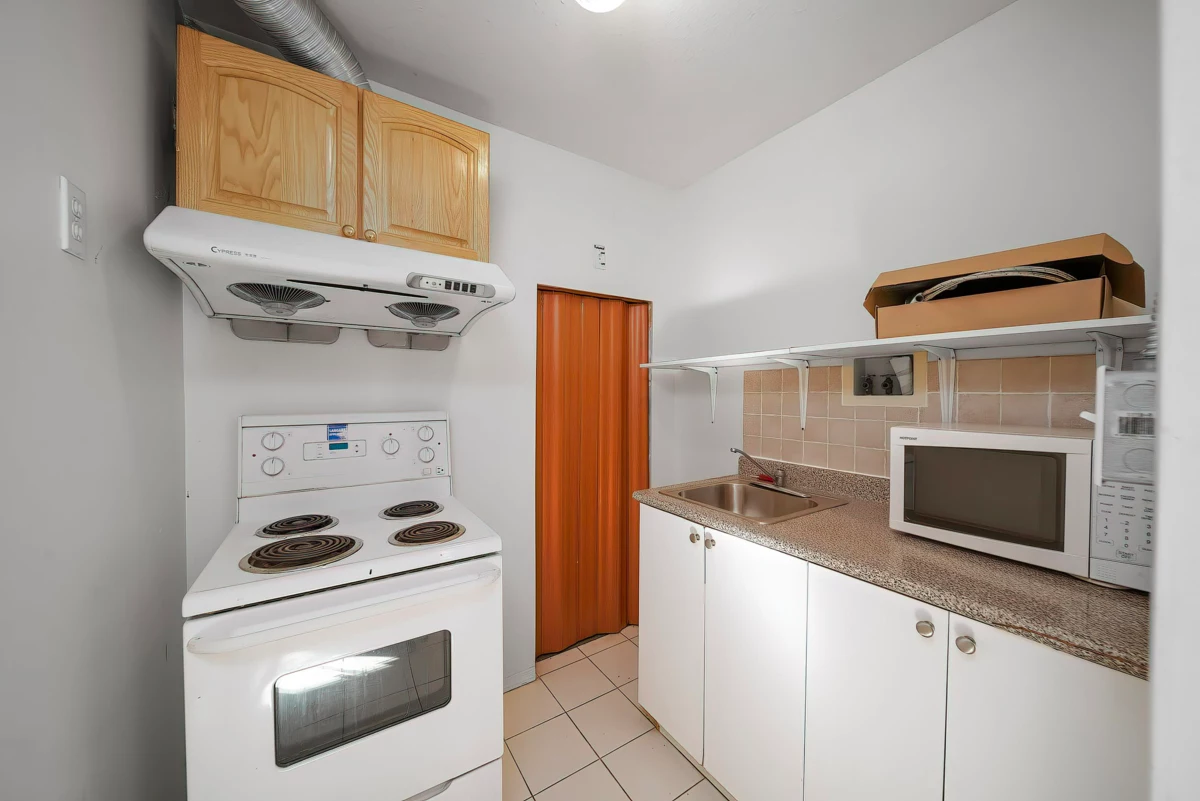 Front Yard Photo of 125 N Warwick Avenue, Burnaby, BC