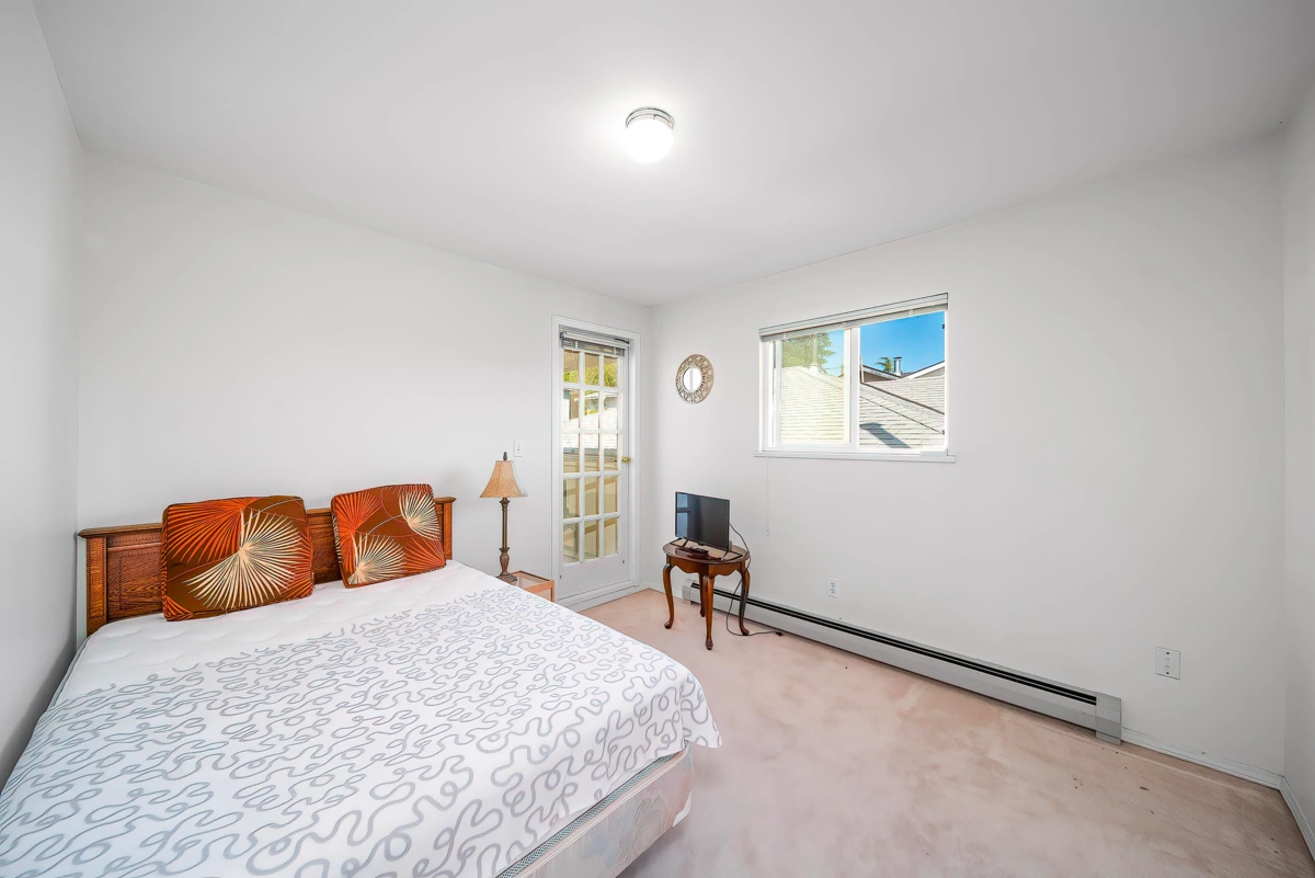 Garage Interior Photo of 125 N Warwick Avenue, Burnaby, BC