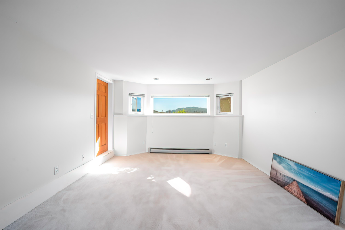 Garden / Landscaping Photo of 125 N Warwick Avenue, Burnaby, BC